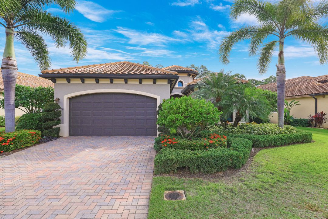 9367 Isla Bella Cir, Bonita Springs, FL 34135