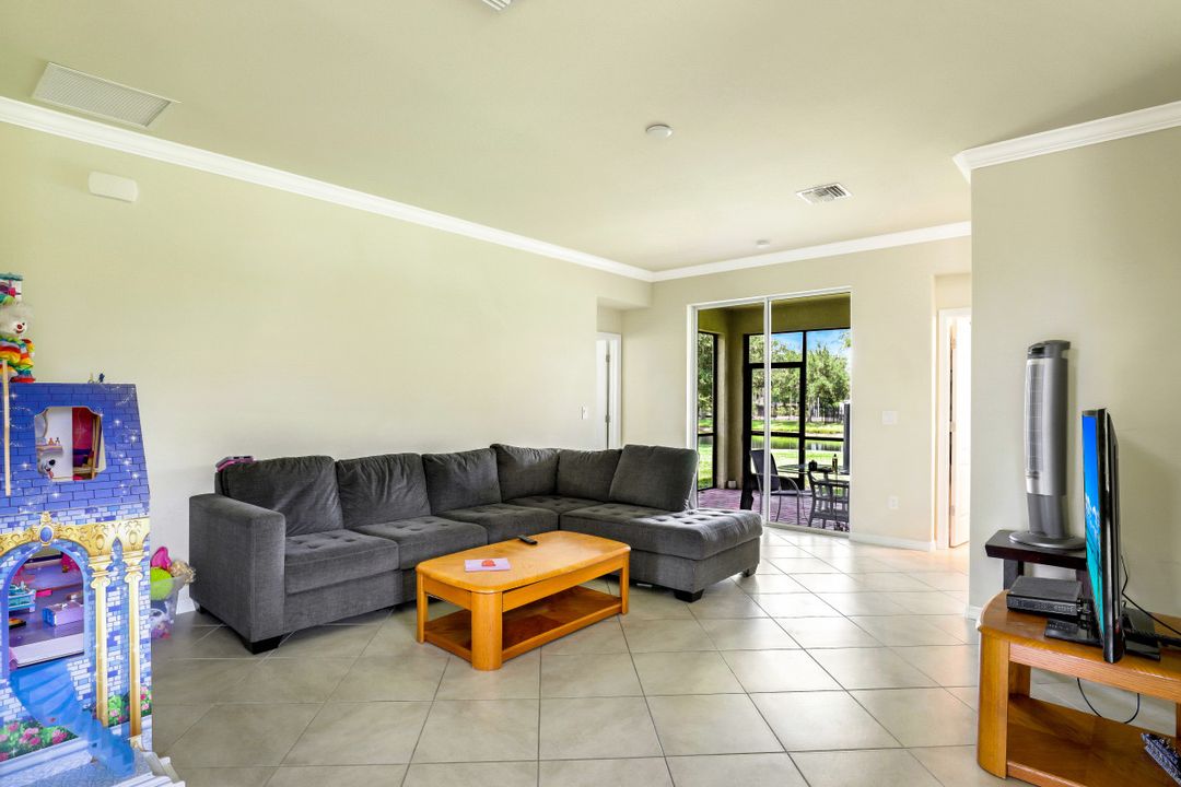 3401 Dandolo Cir, Cape Coral, FL 33909