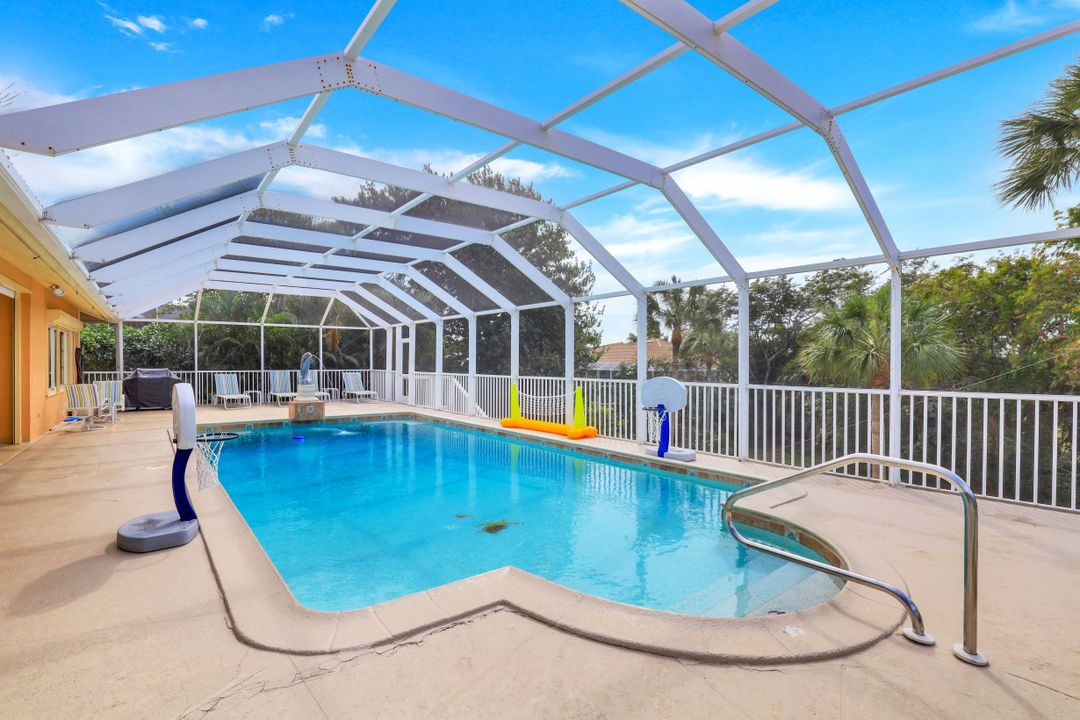 550 Inlet Dr, Marco Island, FL 34145