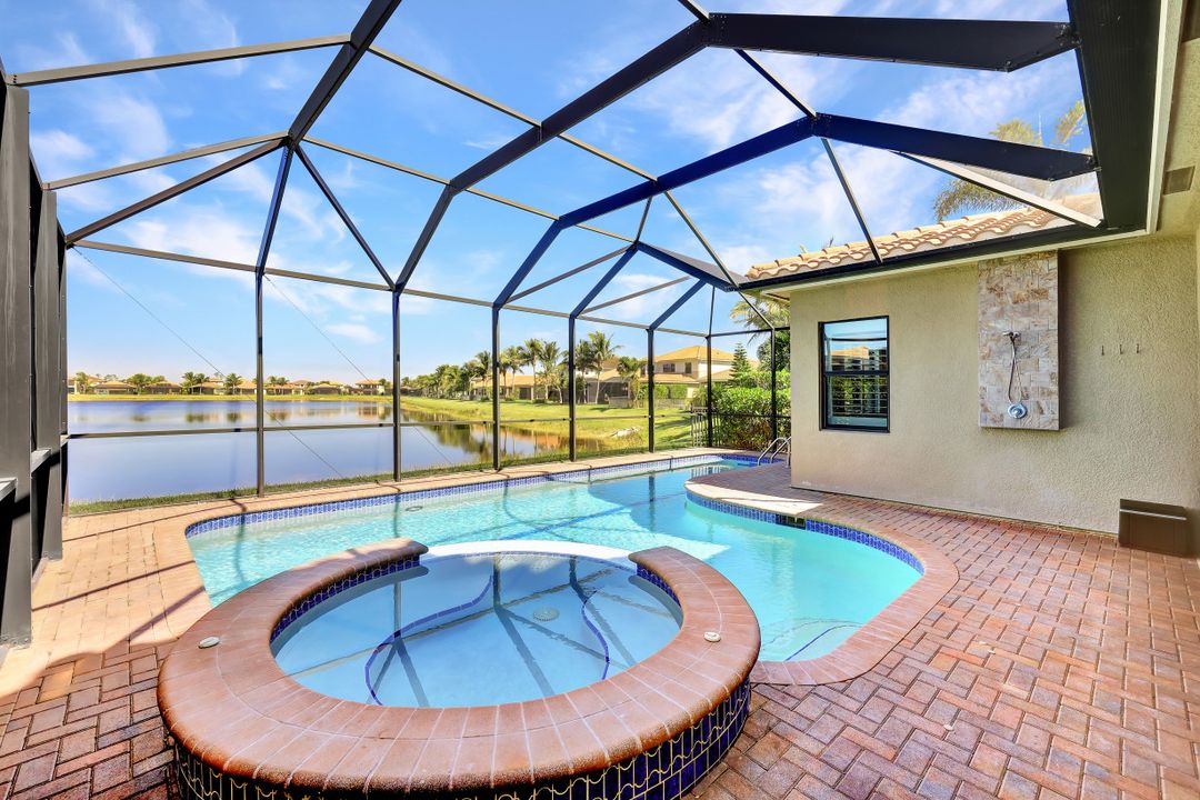 2739 Cinnamon Bay Cir, Naples, FL 34119