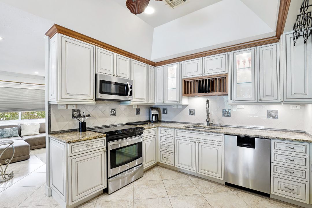 791 96th Ave N, Naples, FL 34108