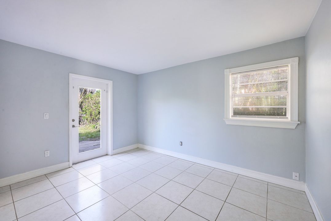 513 104th Ave N, Naples, FL 34108