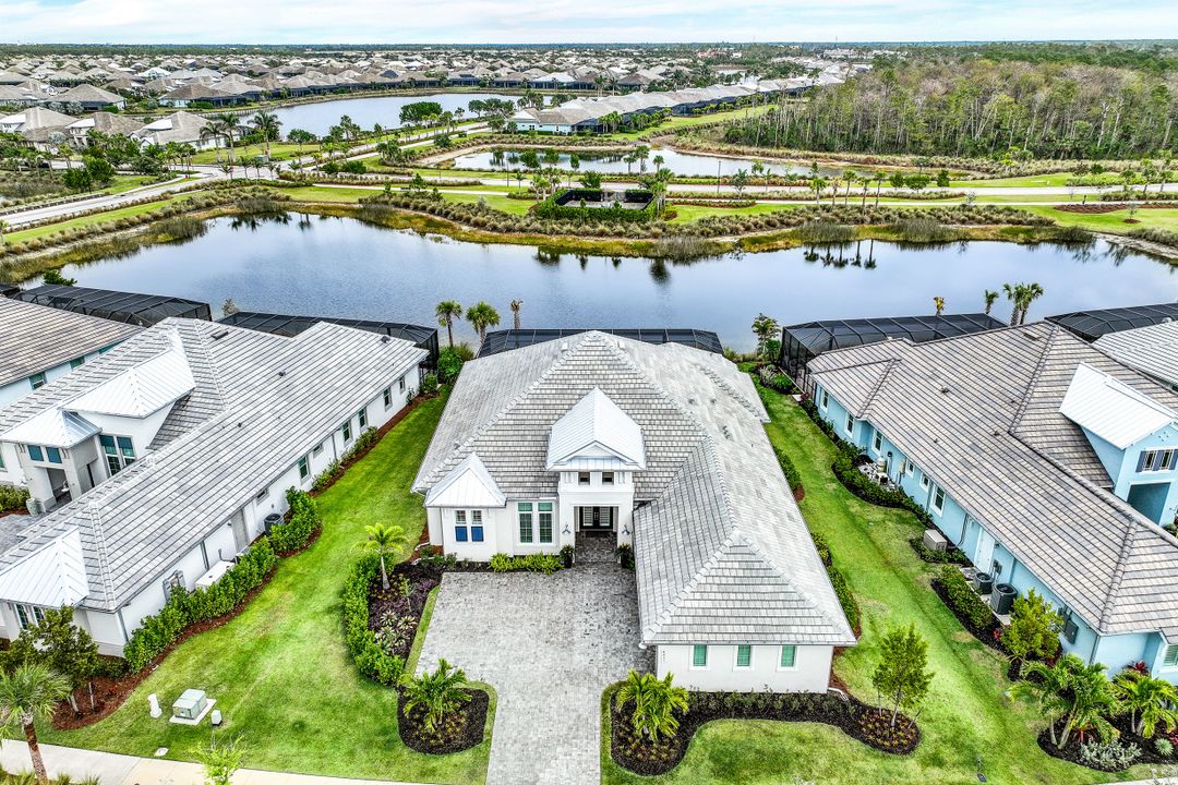 6231 Megans Bay Dr, Naples, FL 34112