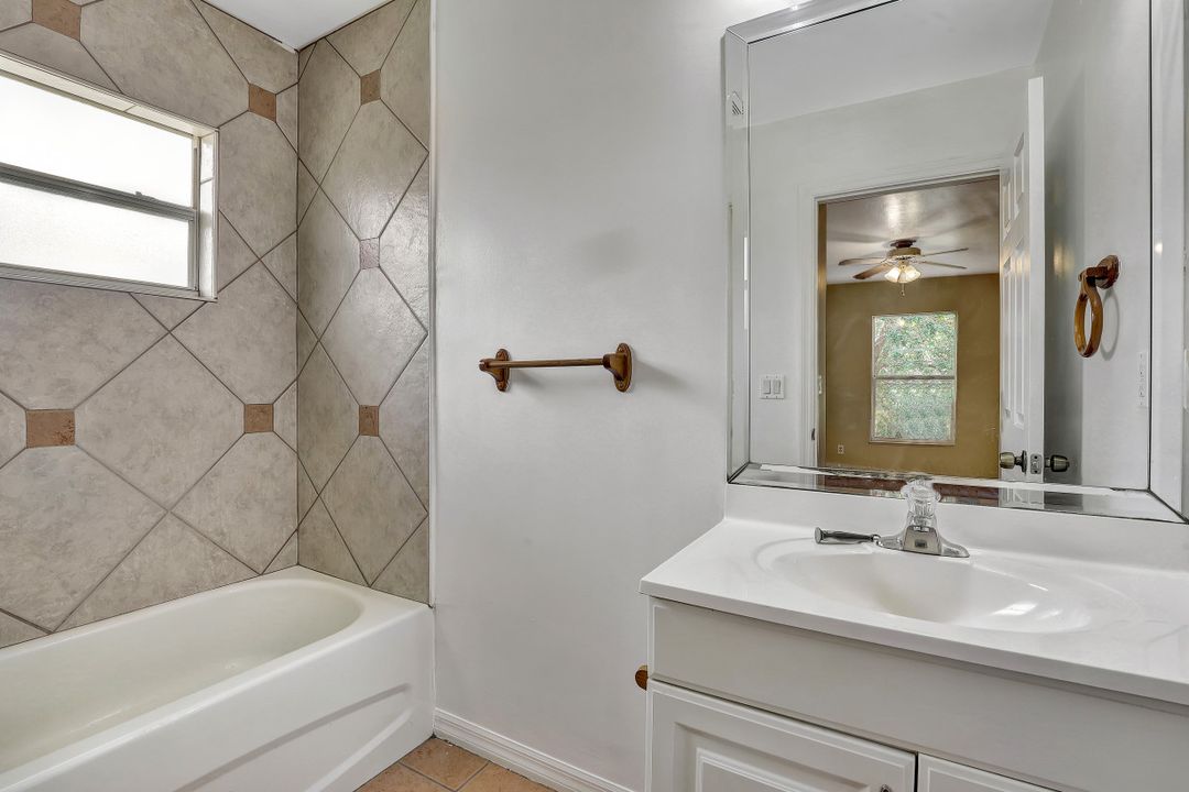 3250 Cottage Grove Ave, Naples, FL 34112