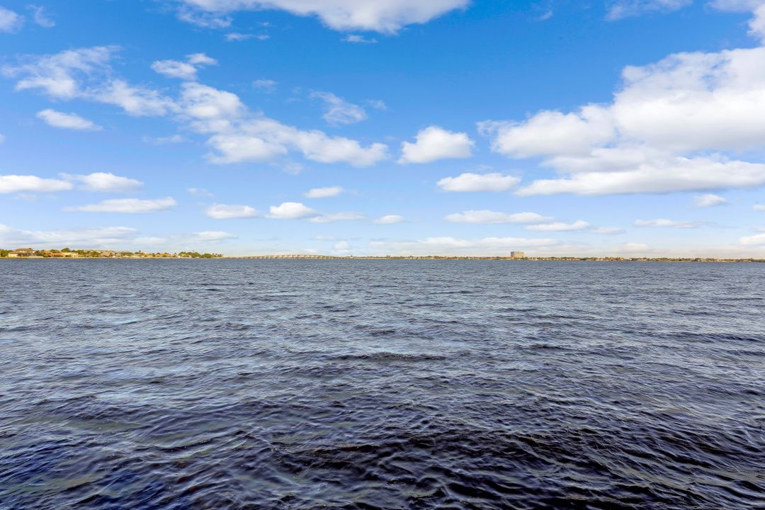 5261 Nautilus Dr, Cape Coral, FL 33904