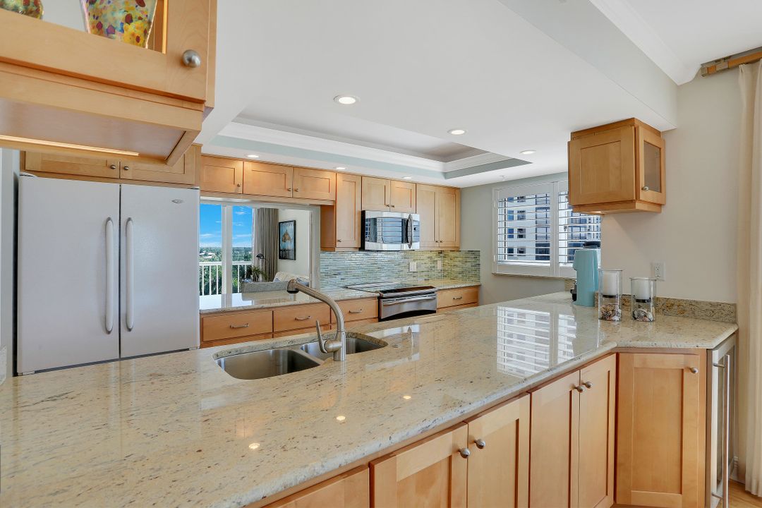 40 Seagate Dr #501, Naples, FL 34103