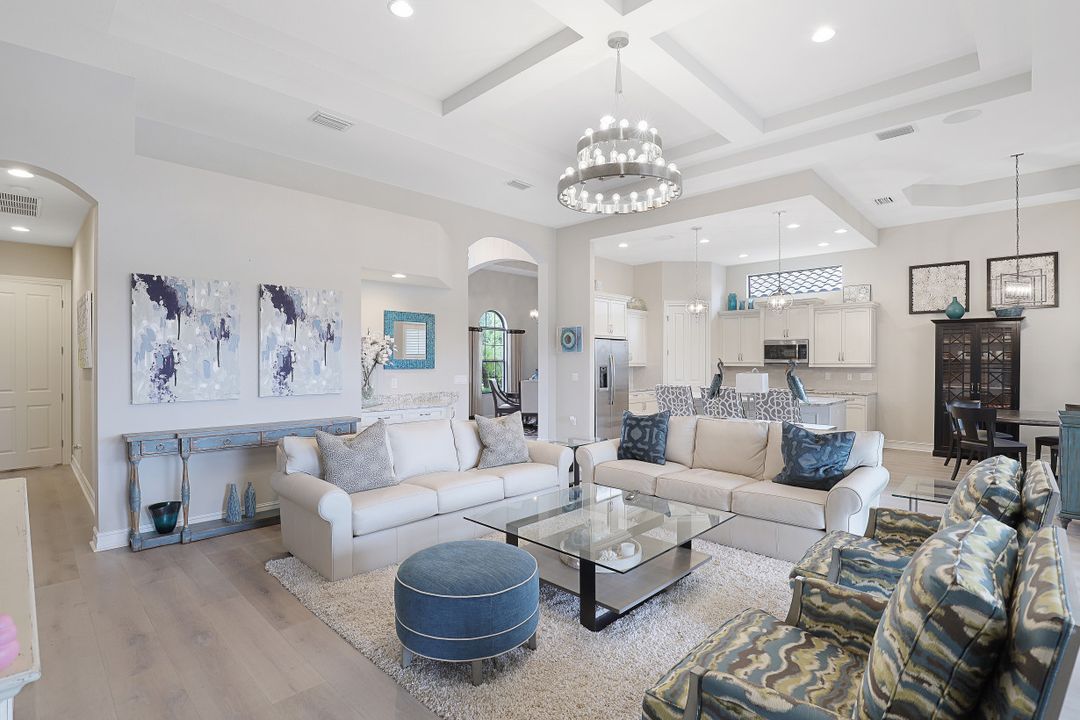 7446 Lantana Cir, Naples, FL 34119