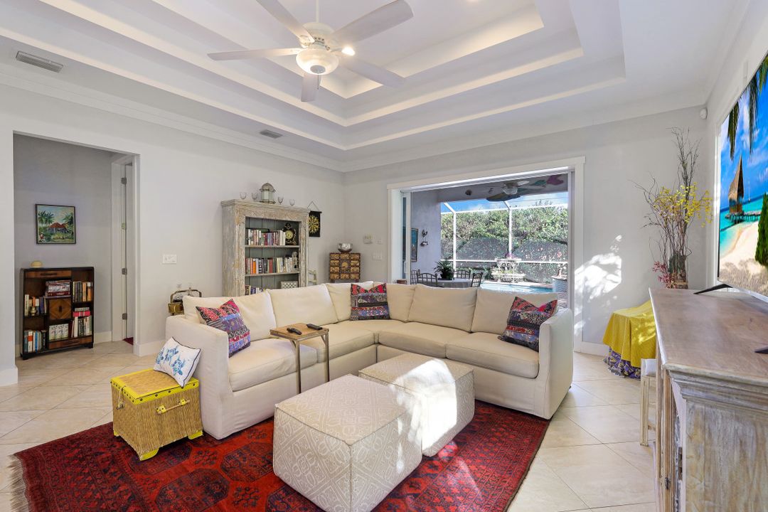 721 93rd Ave N, Naples, FL 34108