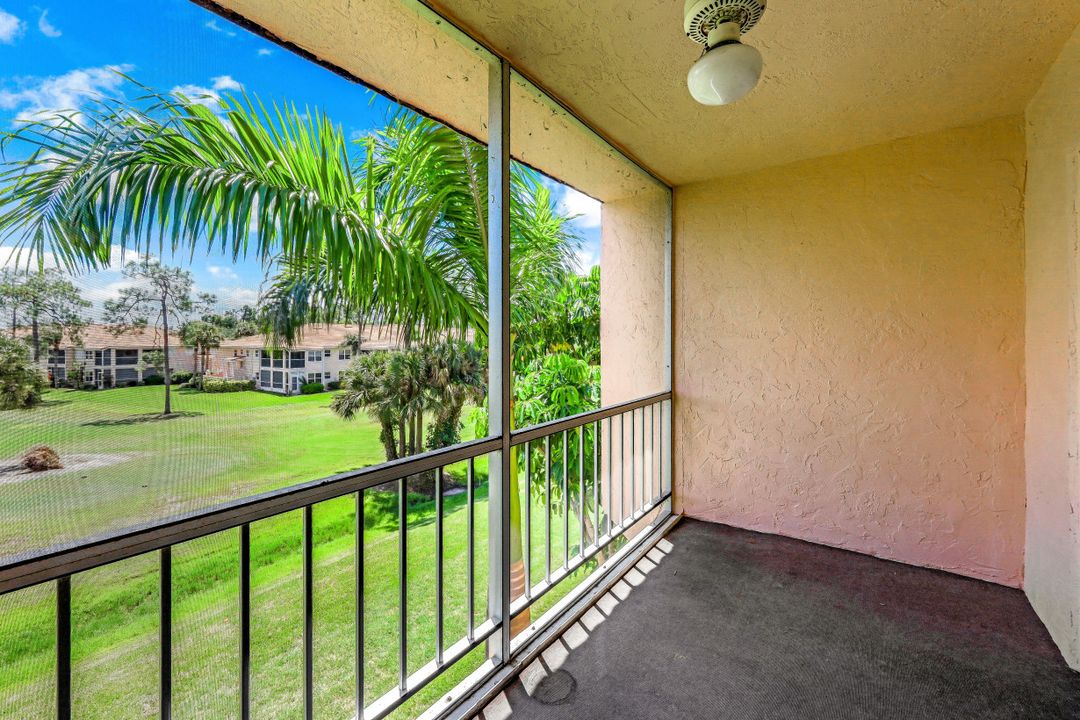 225 Turtle Lake Ct #304, Naples, FL 34105