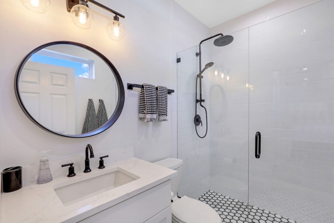 160 3rd St N, Naples, FL 34102