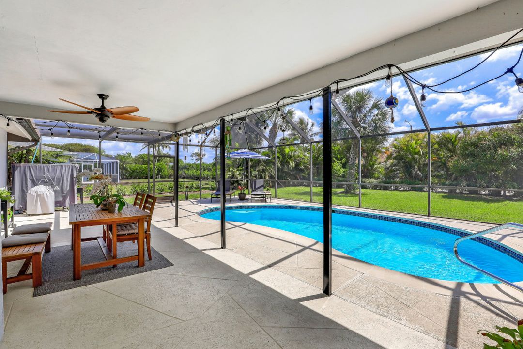 1010 Nottingham Dr, Naples, FL 34109