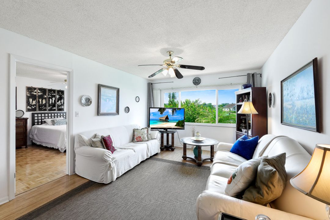 1010 Manatee Rd #B201, Naples, FL 34114