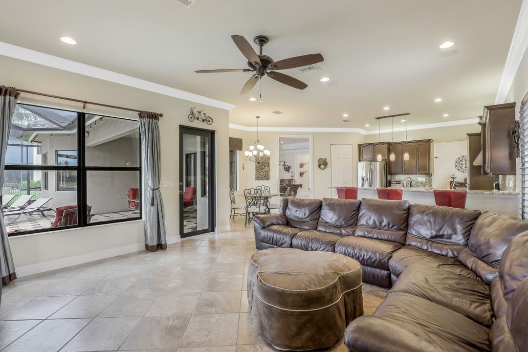 3910 Glacier Ct, Naples, FL 34119