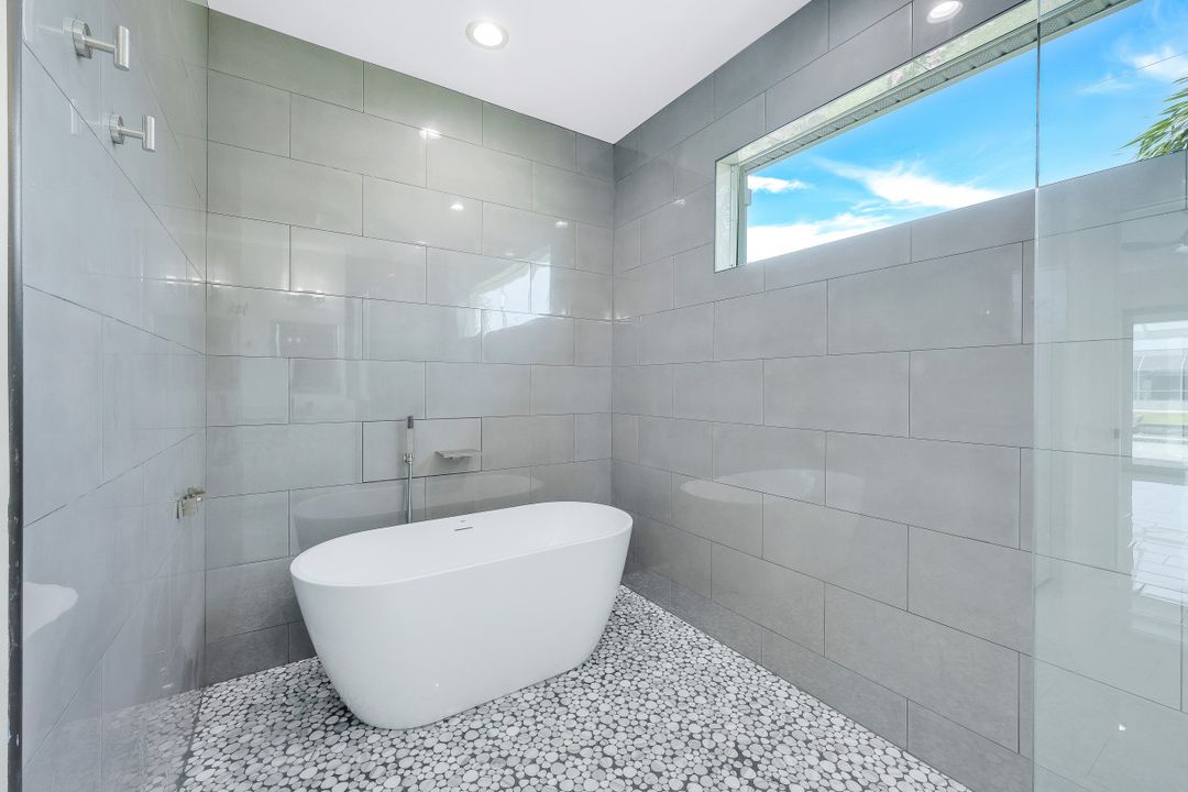 602 SW 35th St, Cape Coral, FL 33914