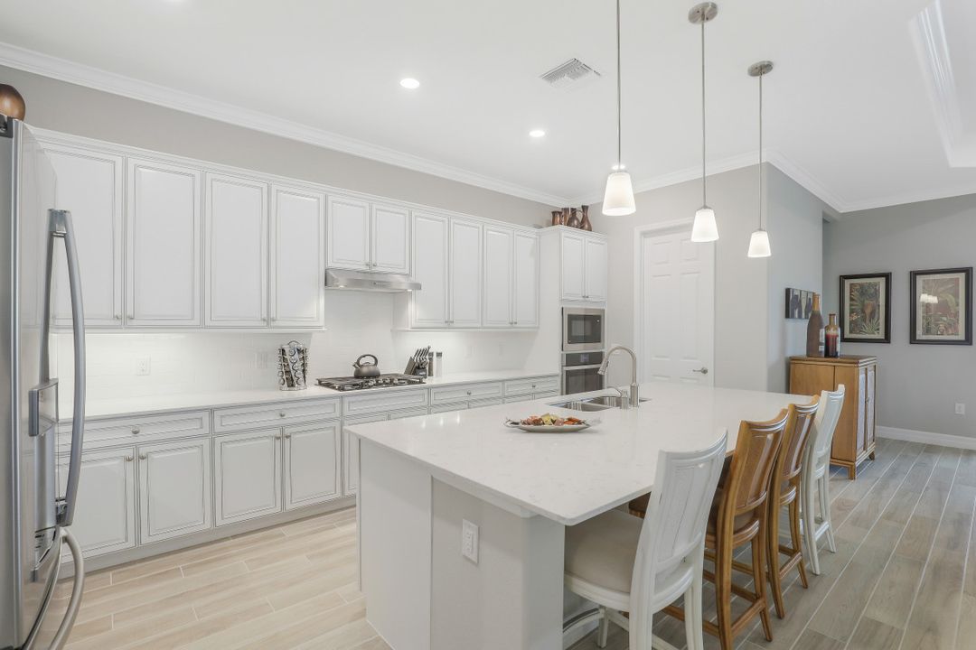 1913 Mustique St, Naples, FL 34120