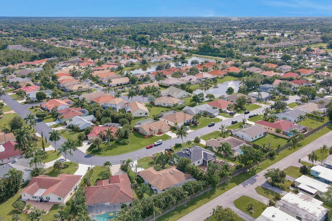 1010 Moon Lake Dr, Naples, FL 34104