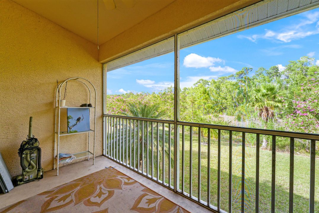 357 Robin Hood Cir #202, Naples, FL 34104