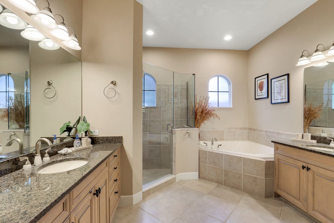 8733 Hideaway Harbor Ct, Naples, FL 34120