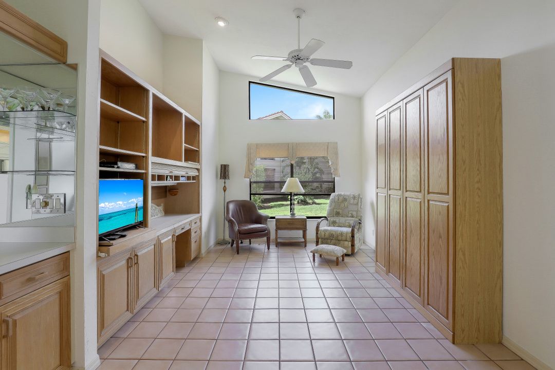 158 St James Way, Naples, FL 34104