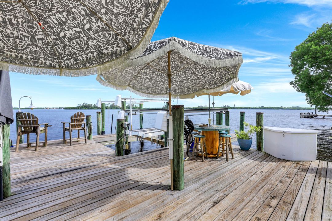 4559 E Riverside Dr, Fort Myers, FL 33905