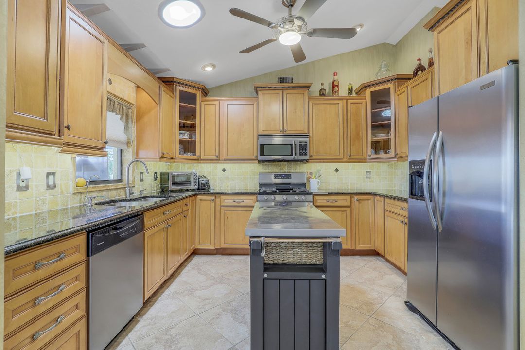 2208 Everest Pkwy, Cape Coral, FL 33904