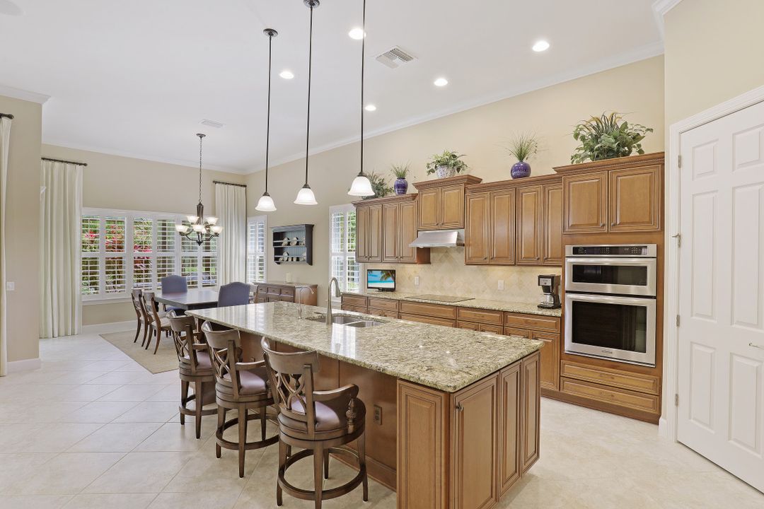 8962 Quarry Dr, Naples, FL 34120