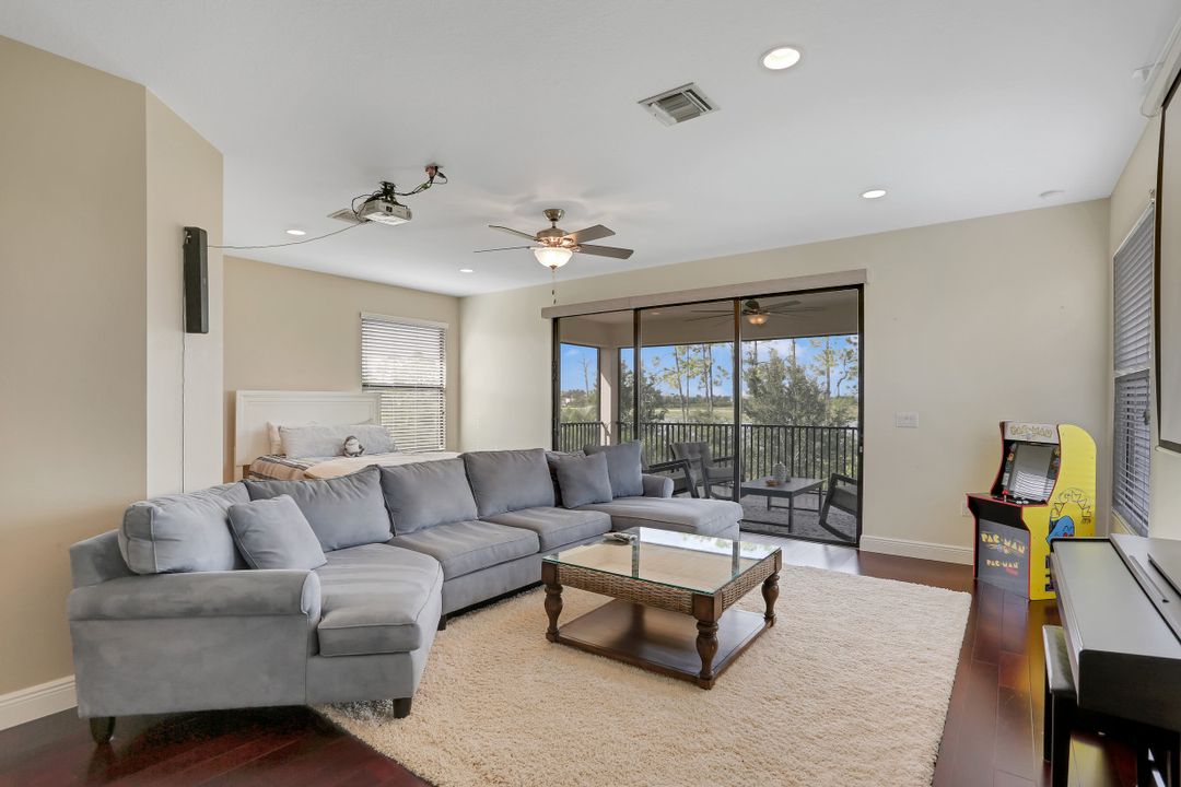 2934 Cinnamon Bay Cir, Naples, FL 34119