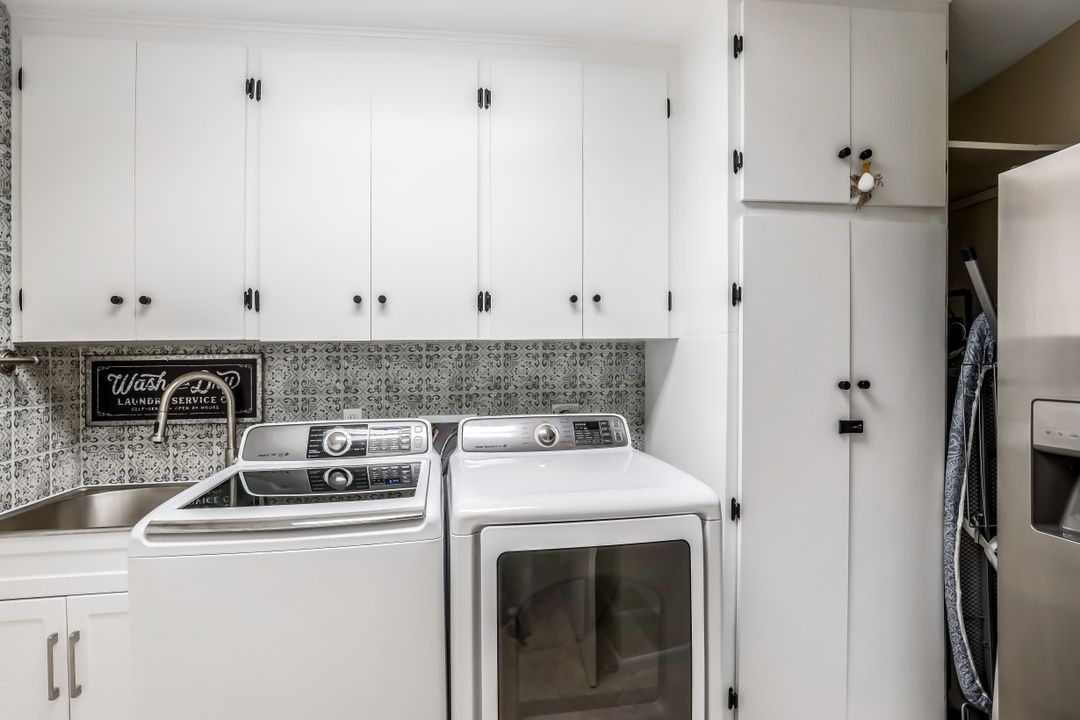 4459 Parrot Ave, Naples, FL 34104