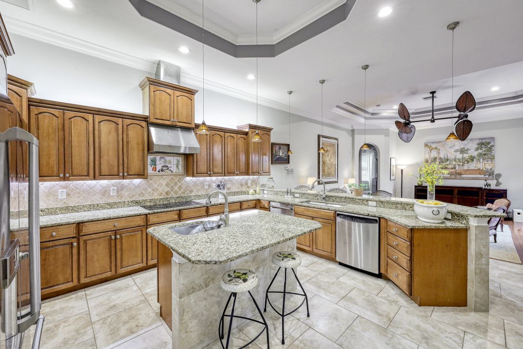 14690 Beaufort Cir, Naples, FL 34119