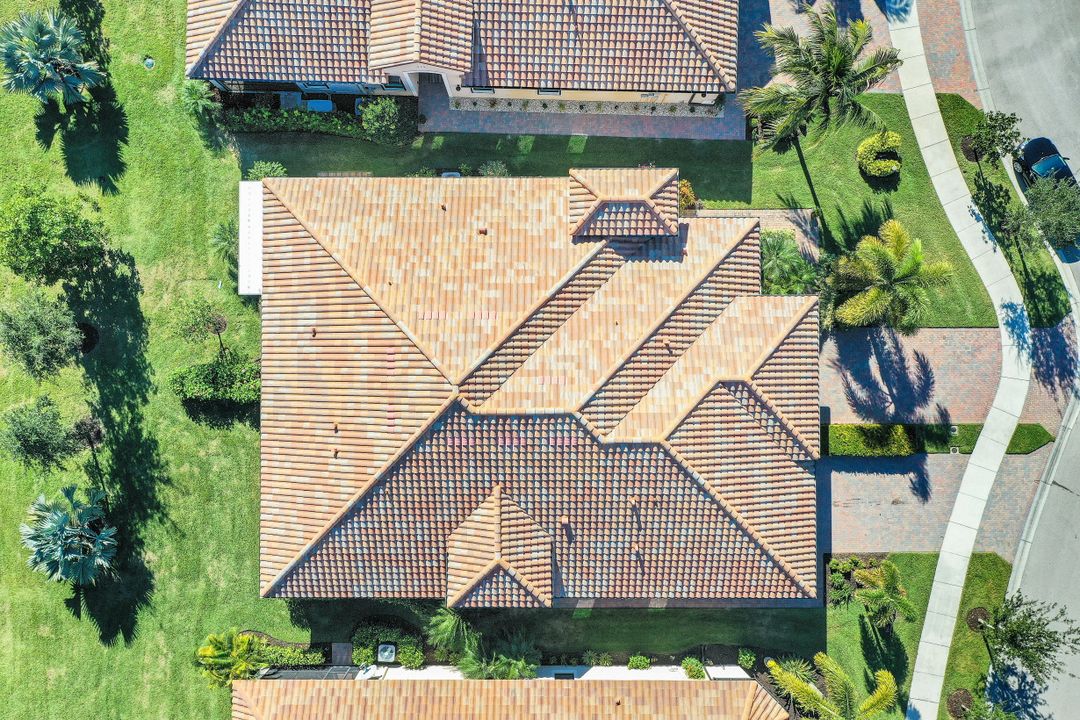 9169 Isla Bella Cir, Bonita Springs, FL 34135