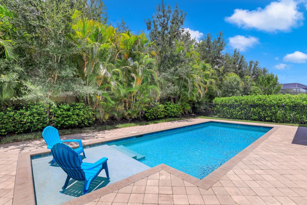 13824 Luna Dr, Naples, FL 34109