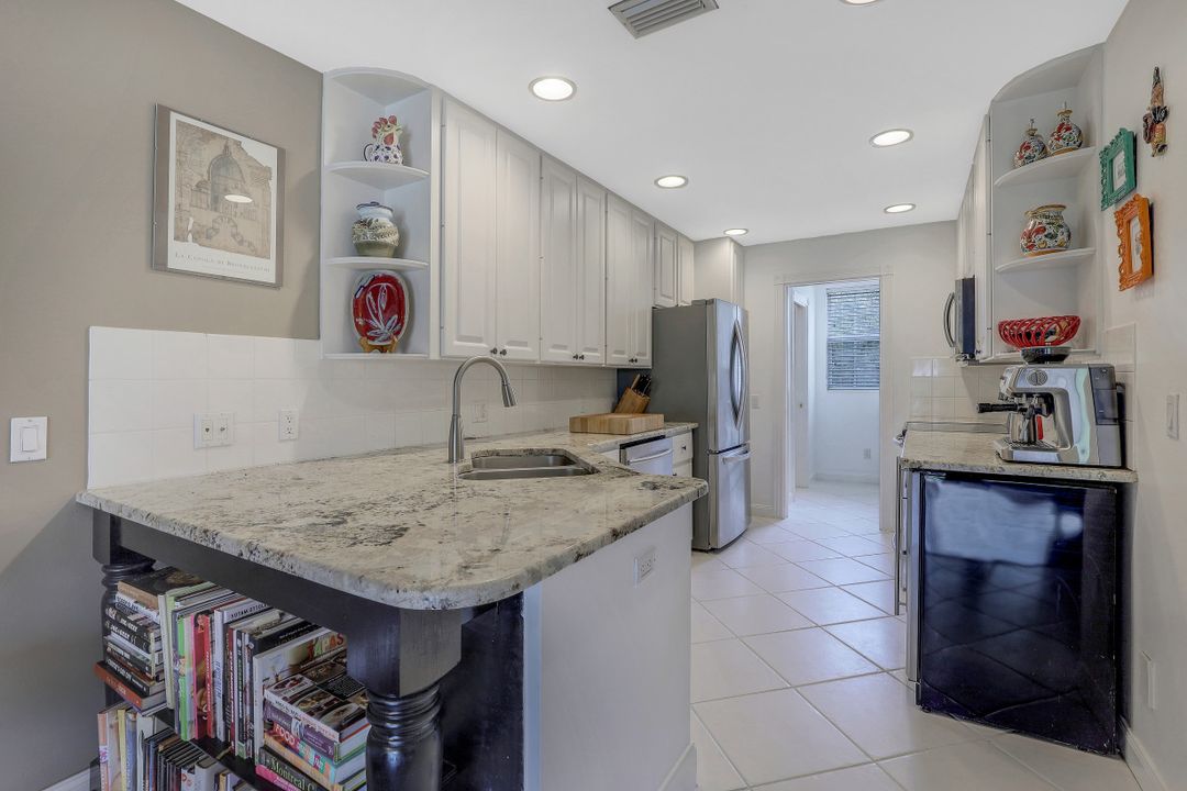 5637 Cove Cir, Naples, FL 34119