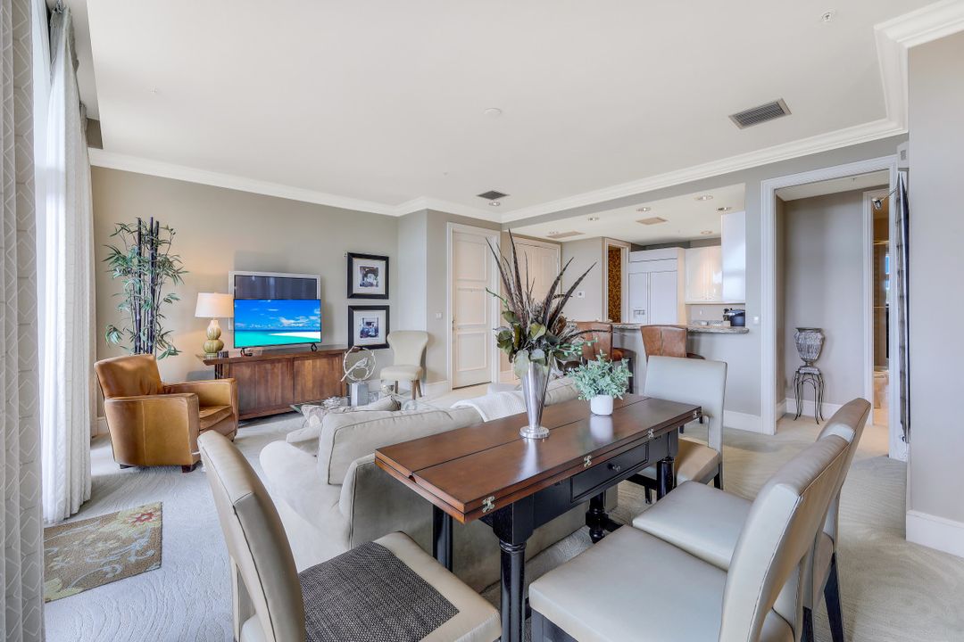 900 5th Ave S #302, Naples, FL 34102