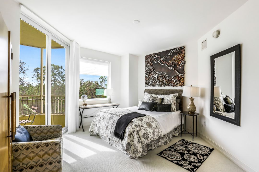 2728 Tiburon Blvd E #302, Naples, FL 34109