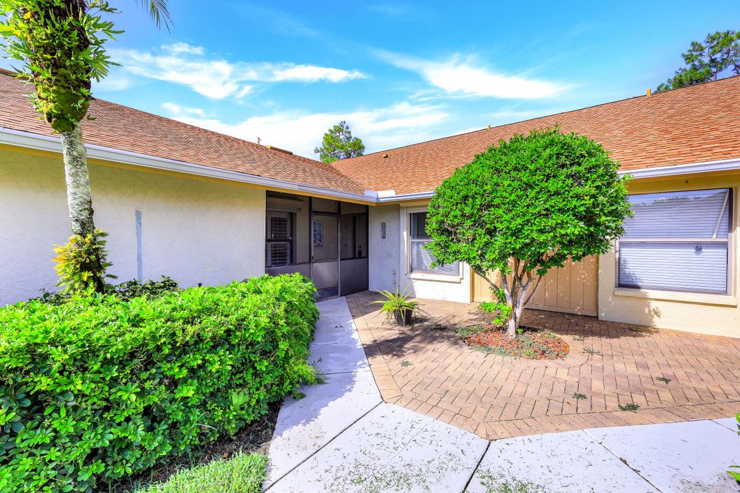 606 Kings Way, Naples, FL 34104