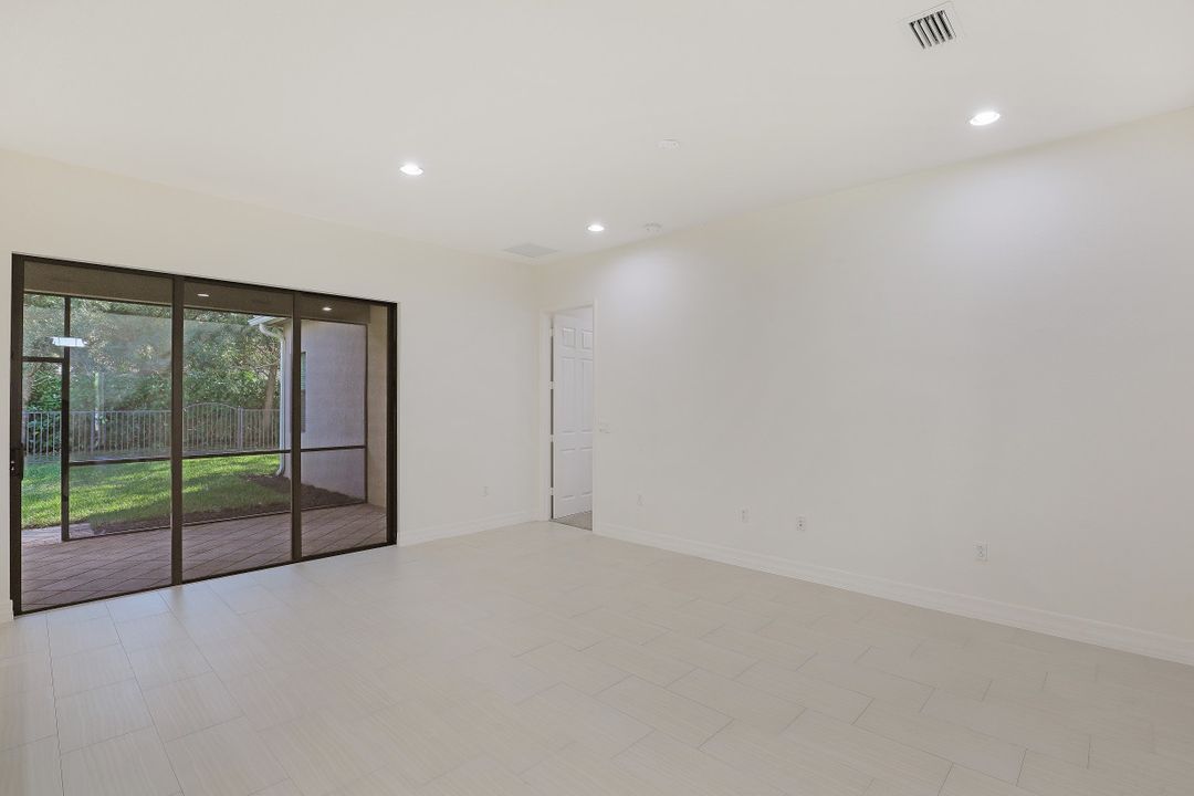 3171 Pacific Dr, Naples, FL 34119