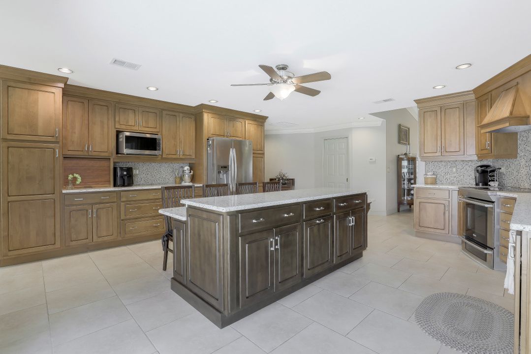 204 SE 20th Pl, Cape Coral, FL 33990