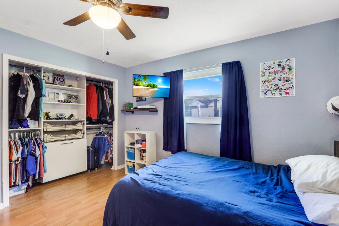 10430 Windsor Way, Naples, FL 34109