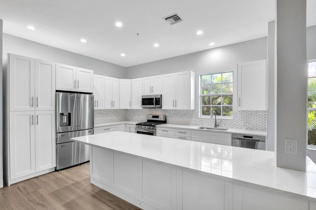 9053 Cascada Way #201, Naples, FL 34114