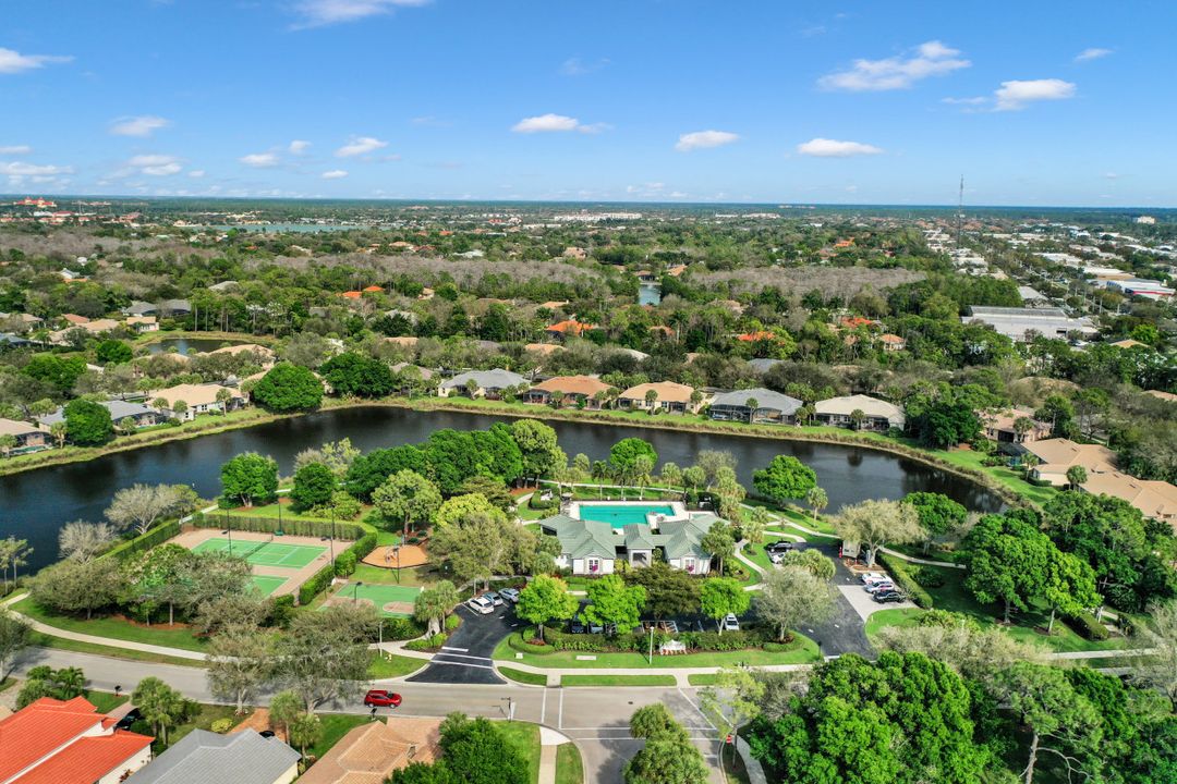 6615 Chestnut Cir, Naples, FL 34109