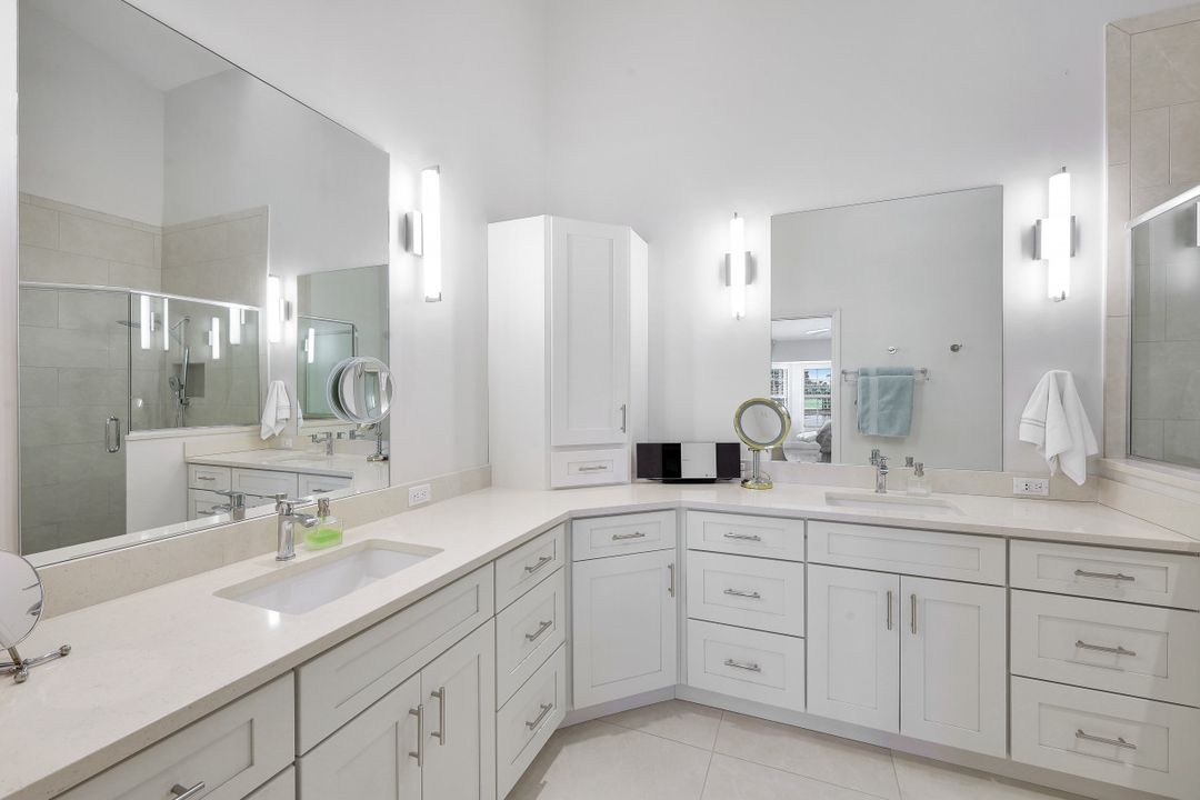 3552 Windjammer Cir #902, Naples, FL 34112