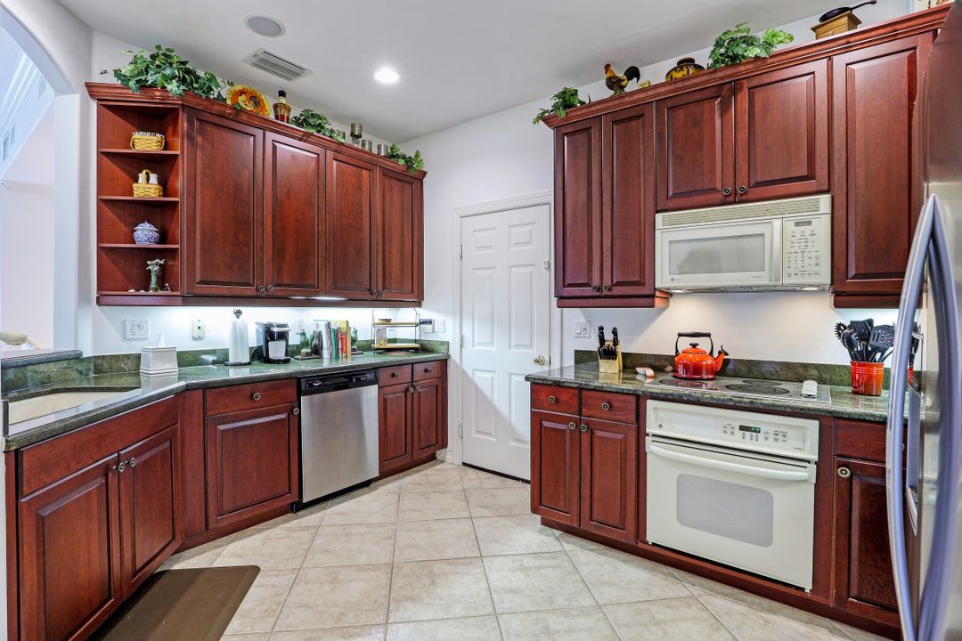 2625 Estrella Dr #101, Naples, FL 34109