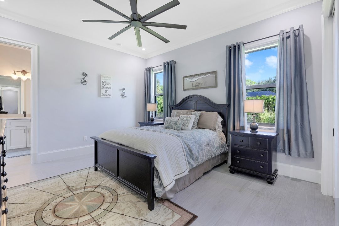 631 25th St SW, Naples, FL 34117