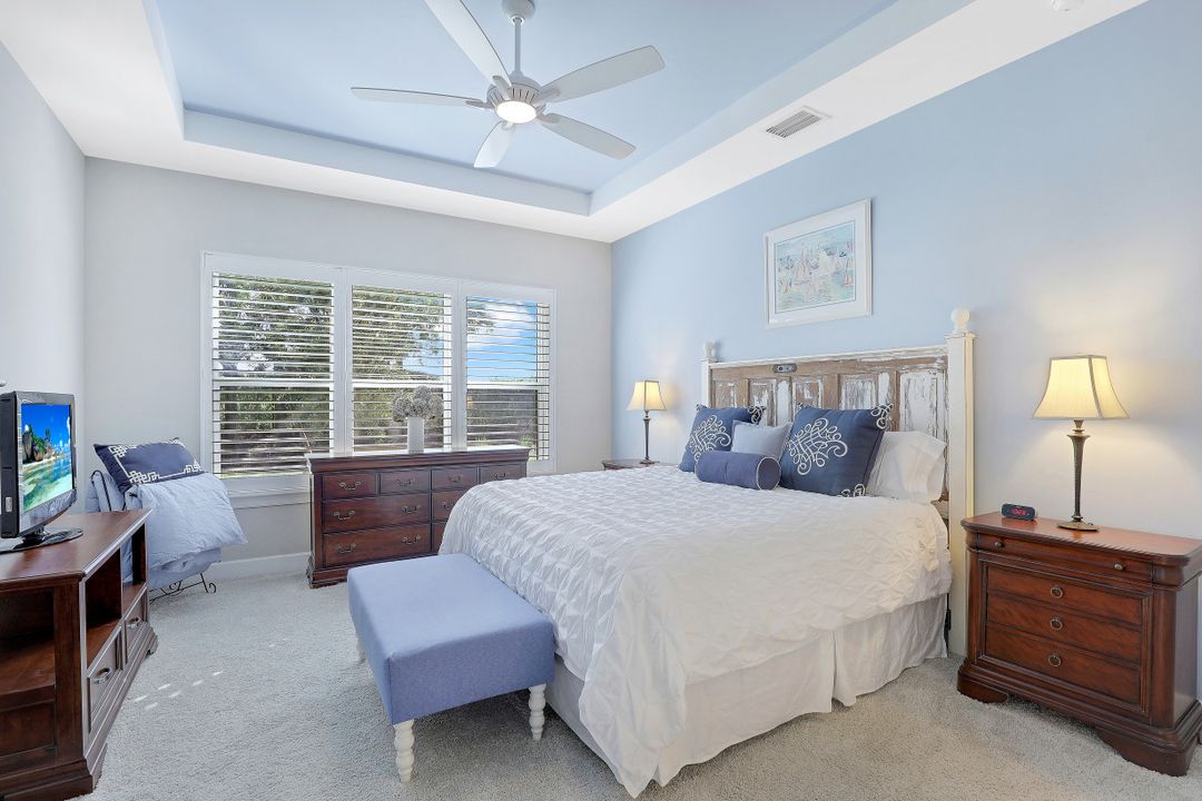 8458 Sevilla Ct, Naples, FL 34114