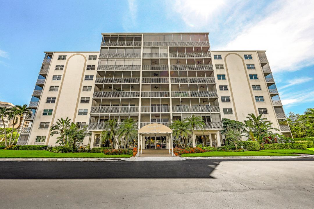 1 Bluebill Ave #803, Naples, FL 34108