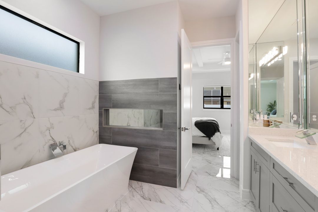 783 110th Ave N, Naples, FL 34108