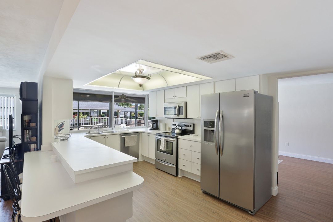 139 Bayview Ave, Naples, FL 34108