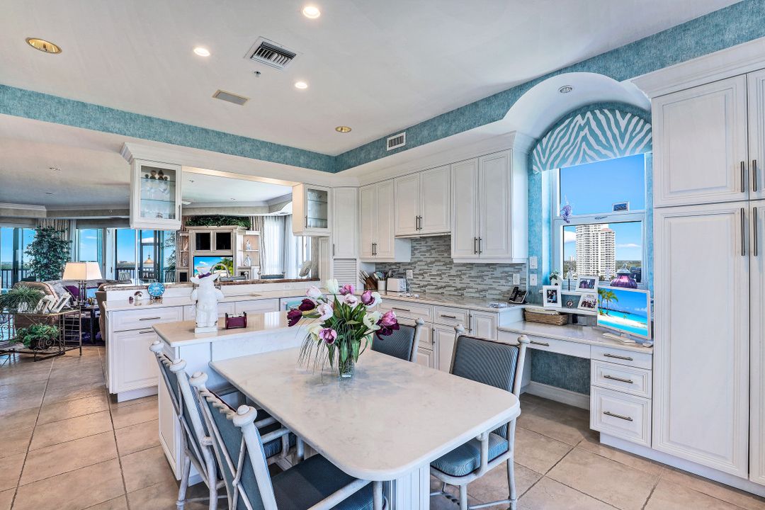 4811 Island Pond Ct #905, Bonita Springs, FL 34134