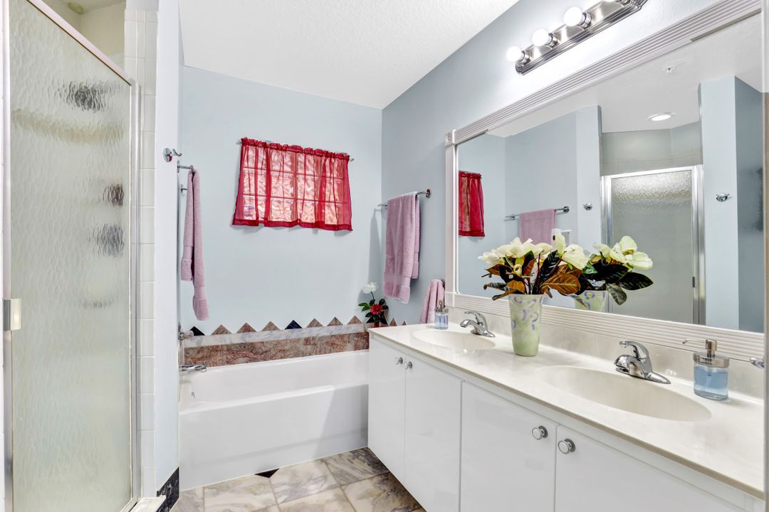 6940 Huntington Lakes Cir #202, Naples, FL 34119