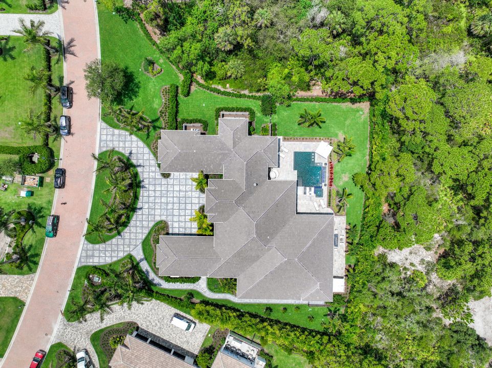 359 Warwick Way, Naples, FL 34110